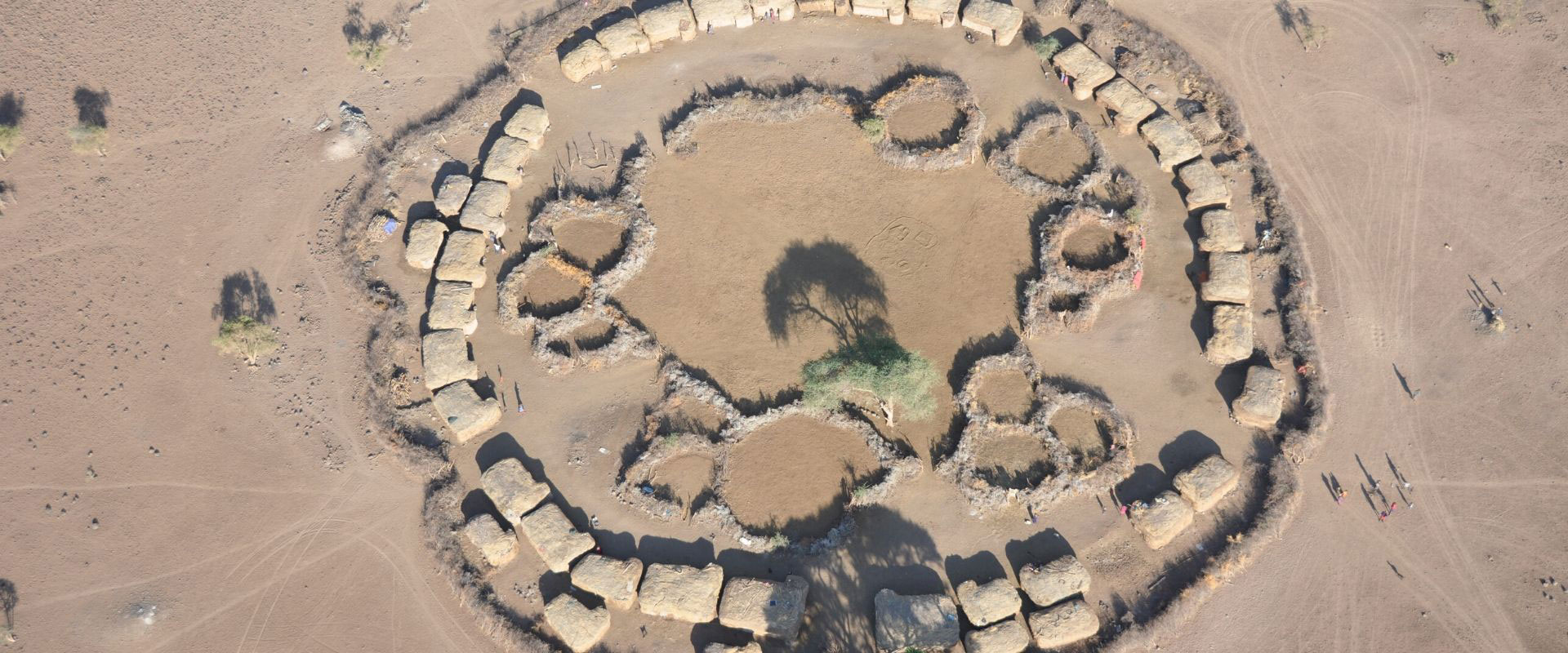 foto aerea de poblado masai